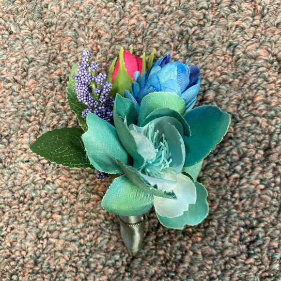 Set of 8 hand made boutonnières - Picture 5 of 10